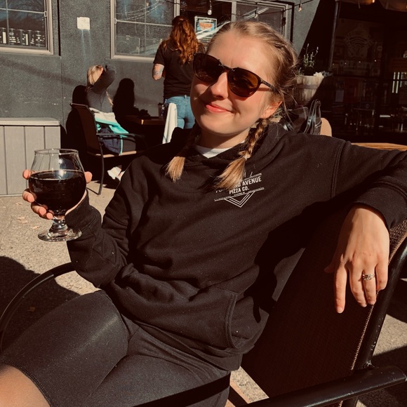 Meet your Posher, Kate 😊 - Picture 2 of 3